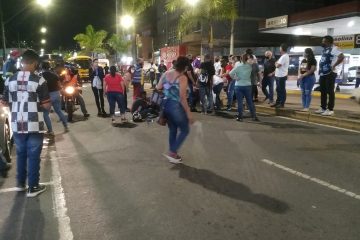 Idoso é atropelado por motocicleta na avenida João Pinheiro