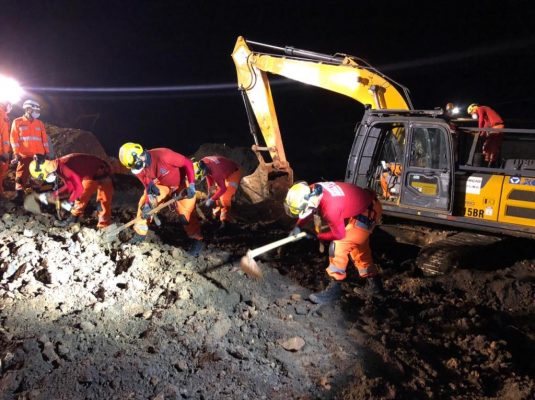 Bombeiros encontram vítima da tragédia em Brumadinho