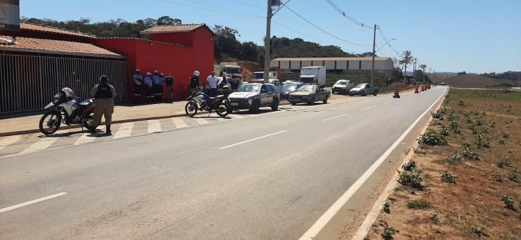 transita-notifica-veiculos-parados-no-trevo-do-barreiro