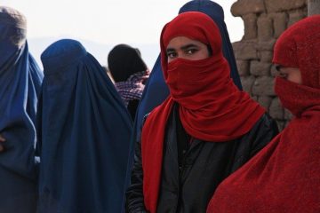Afegãs universitárias deverão usar véu e não estudarão com homens, ordena Taleban