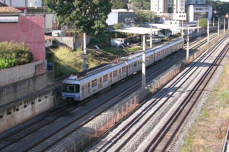 Homem morre atropelado por metrô em Belo Horizonte