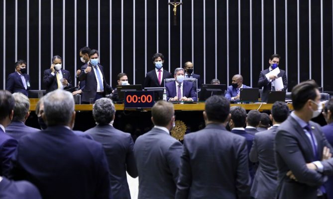 Câmara aprova cassação do mandato da deputada Flordelis