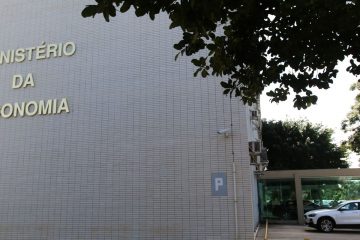 Governo reduz para R$ 95,8 bilhões previsão de déficit para 2021