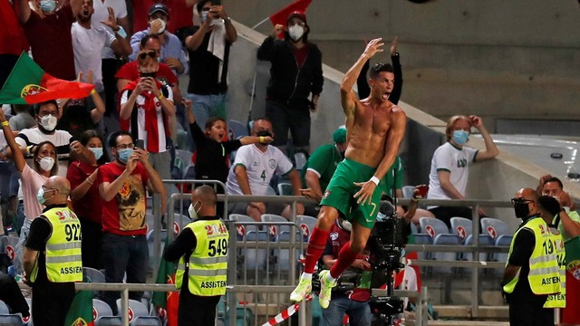 Eliminatórias da Copa: Portugal vence com dois gols de CR-7 e recorde mundial