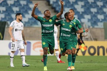 Santos perde para o Cuiabá com gol no fim e se complica no Brasileirão