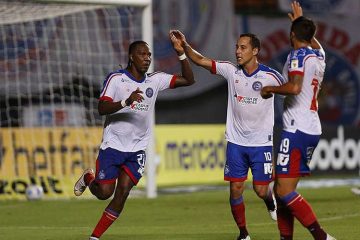 Rodallega faz quatro gols e comanda vitória do Bahia sobre o Fortaleza