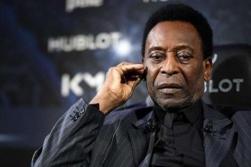 Pelé está internado há seis dias após exames apontarem problemas de saúde