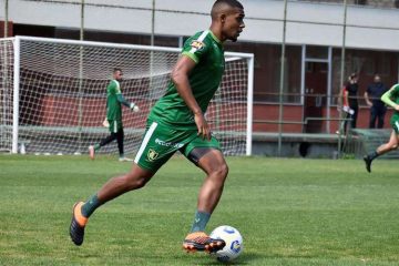 Ramon volta a treinar no América após lesão e fica à disposição de Mancini