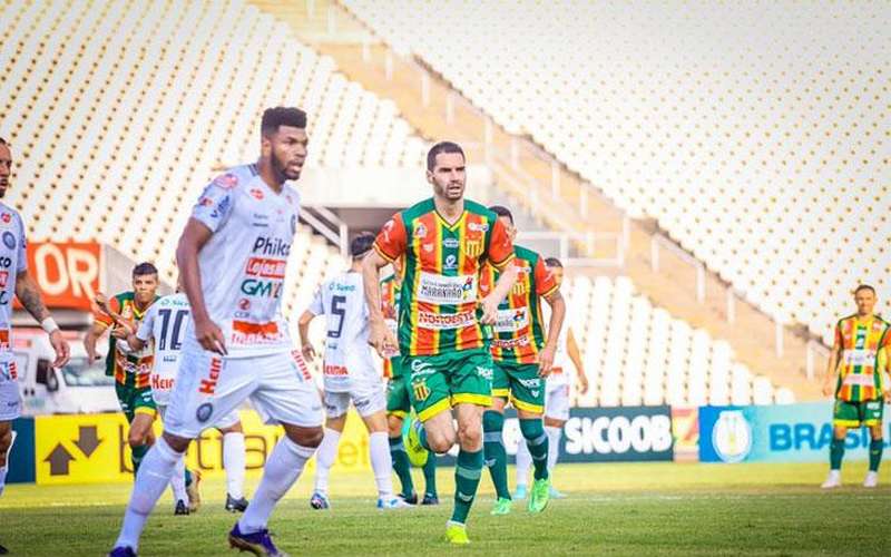 Sampaio Corrêa perde pênalti e empata sem gols com o Operário na Série B