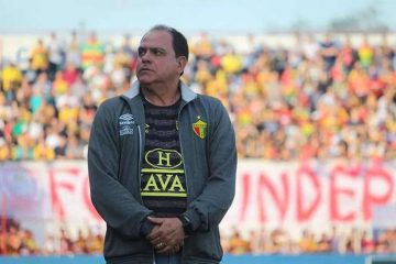 Brusque acerta volta do técnico Waguinho Dias para reagir na Série B