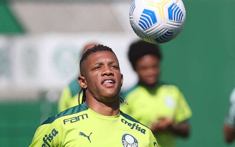 Com lesão no tornozelo, Danilo desfalca Palmeiras diante da Chapecoense