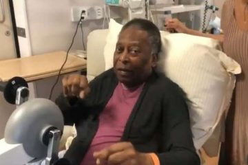 Pelé faz fisioterapia e filha diz: ‘Foram dois passos para frente’