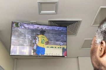 Em recuperação no hospital, Pelé admira Marta em ação pela Seleção Feminina