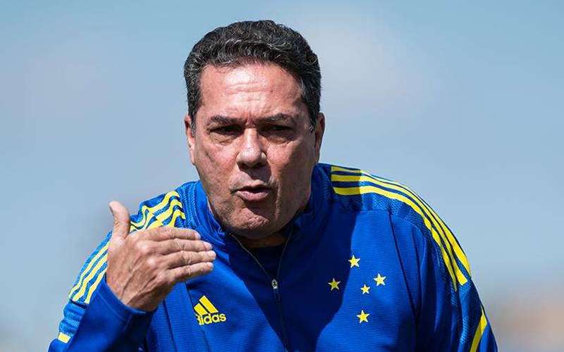 Cruzeiro: Luxemburgo comenta atraso salarial e garante não abandonar o time