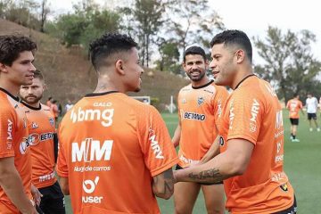 Vai para o jogo? Diego Costa aparece em campo no último treino do Atlético