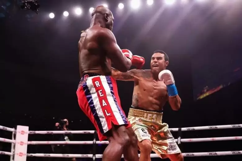 Vitor Belfort e Anderson Silva vencem Evander Holyfield e Tito Ortiz por nocaute