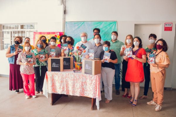 Flitabira doa exemplares do livro “Dom Quixote Para Crianças” para escolas municipais de Itabira