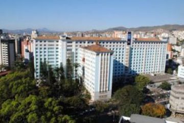 Bandidos arrombam Santa Casa de BH, alarme dispara e eles fogem
