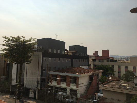 Céu acinzentado em Belo Horizonte