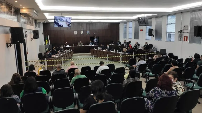 Em reunião amistosa, vereadores aprovam projetos e concedem homenagens em Monlevade