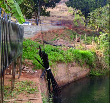 DAE troca grade de proteção em rede de captação de água em Monlevade