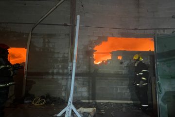 Forte incêndio destrói galpão no bairro Salgado Filho, em Belo Horizonte
