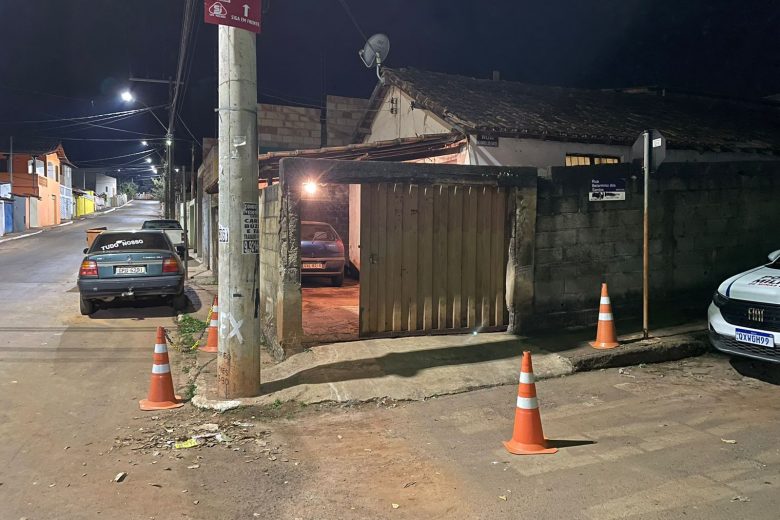 Homem é baleado após ser chamado na porta de casa