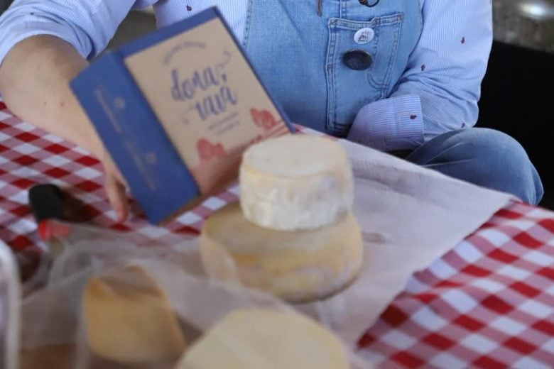 Queijo Dona Iaiá, de Conceição do Mato Dentro, recebe medalha de prata em concurso na França