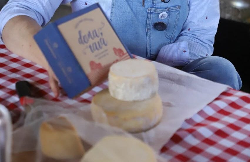 Queijo Dona Iaiá, de Conceição do Mato Dentro, recebe medalha de prata em concurso na França