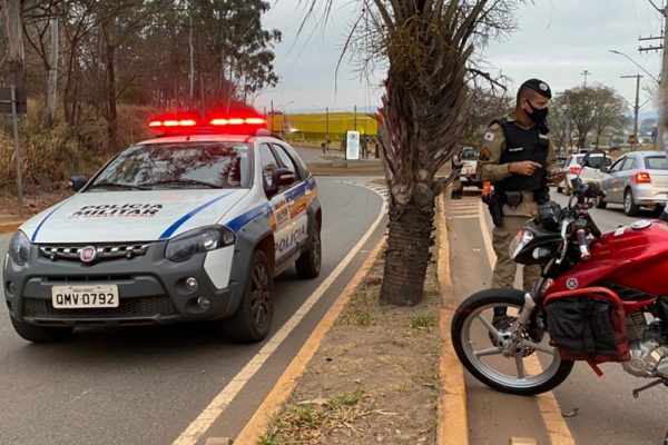 acidente-deixa-feridos-e-causa-congestionamento-no-areao