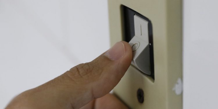 Dicas: com conta de luz mais cara, encontre formas de economizar