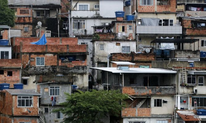 Desigualdades agravam pandemias, alertam pesquisadores