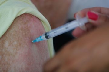 Vacinação aumenta sensação de segurança dos brasileiros, aponta estudo