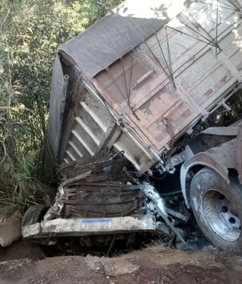 BR-040: engavetamento com seis veículos fecha rodovia em Itabirito