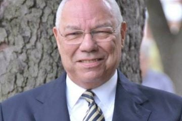 Colin Powell, primeiro negro secretário dos EUA, morre de Covid-19