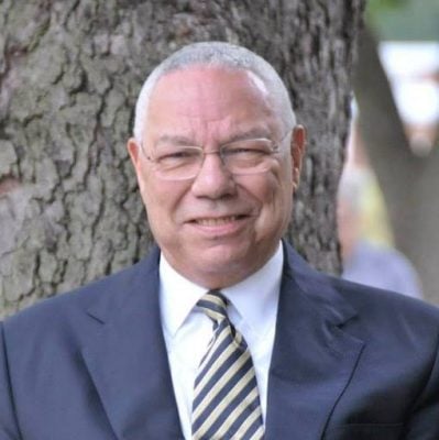 Colin Powell, primeiro negro secretário dos EUA, morre de Covid-19