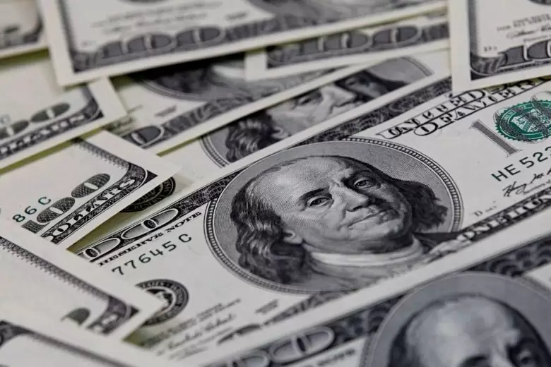 Dólar fecha a R$ 5,17 influenciado por Brasil e exterior