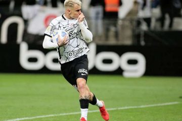 Apoiado por 10 mil torcedores, Corinthians vira sobre o Bahia no Brasileiro