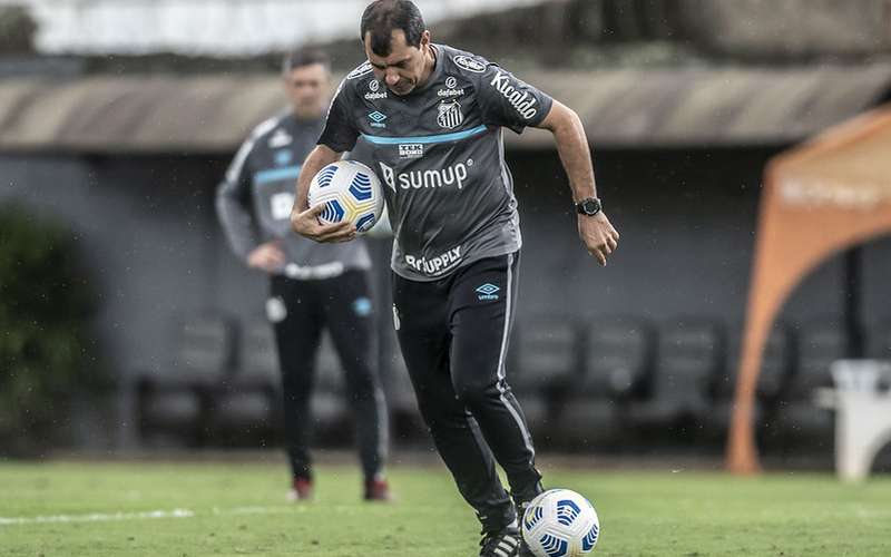 Santos treina, mas Carille ainda não esboça time para duelo com o América