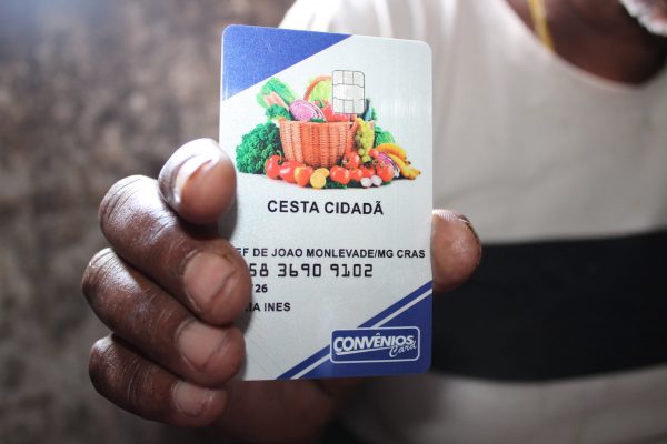 Cartão Cesta Cidadã ajuda as mulheres chefes de família em Monlevade; veja depoimentos