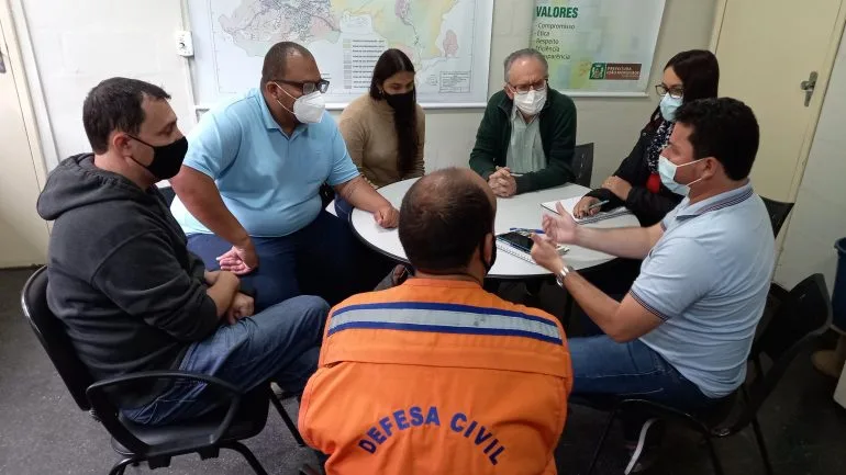 Após semana de chuvas intensas, entidades de Monlevade visitam pontos prejudicados