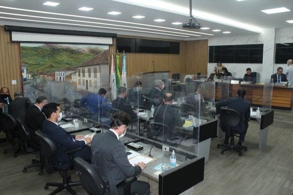 Câmara de Itabira: projeto que facilita pequenas empresas em licitações recebe pedido de vista