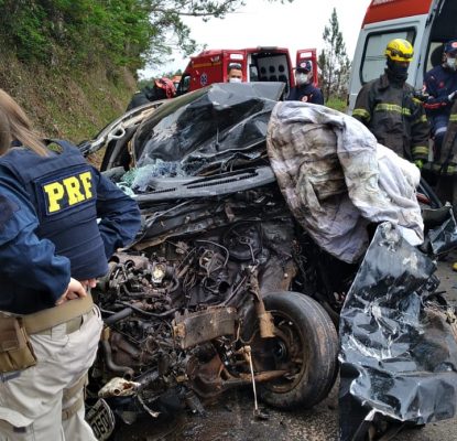 casal-morre-preso-as-ferragens-em-colisao-frontal-na-br-267