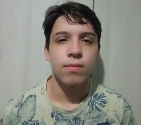 Adolescente com doença grave nos olhos faz transplante de córnea
