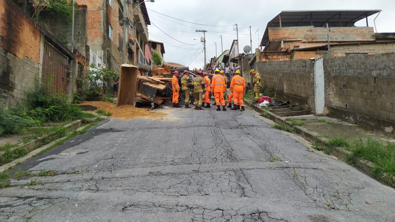 Homem tem perna amputada por trator em BH