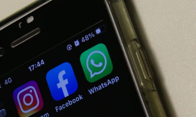 Brasileiro está falando menos de política no WhatsApp, mostra estudo