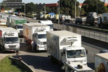 Frente Parlamentar dos Caminhoneiros notifica governo sobre greve