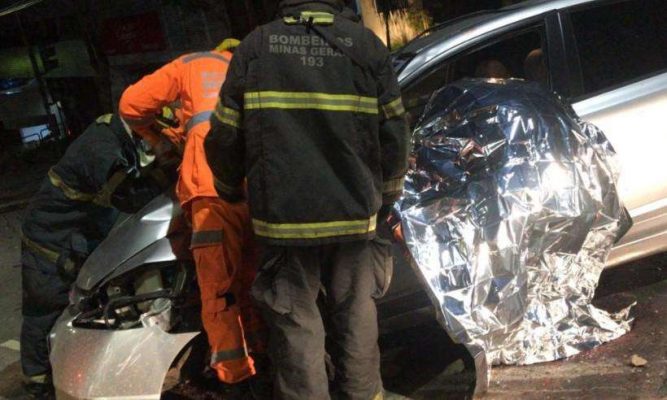 Motorista morre após colisão contra poste no bairro Buritis
