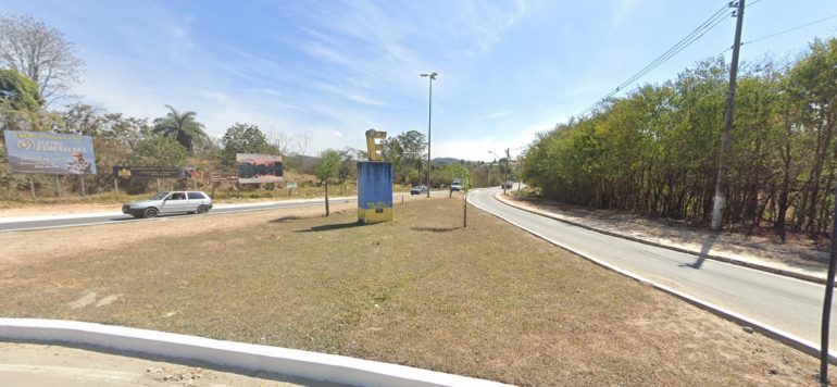 Moradores de Esmeraldas, na Grande BH, fecham MG-432 em protesto por falta de energia