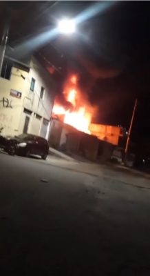 Incêndio atinge três casas em BH